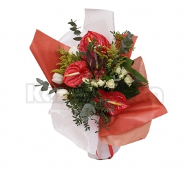Buket - Anturijum, mini ruže i lale sa dekoracijom