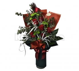 Buket - Crvene ruže sa bogatom dekoracijom