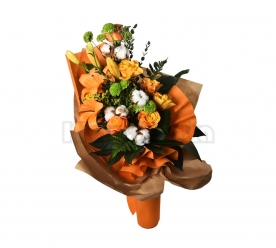 Buket - Narandžaste ruže i ljiljani sa dekoracijom