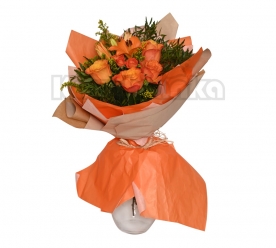 Buket - Narandžaste ruže, ljiljan i mini ruže